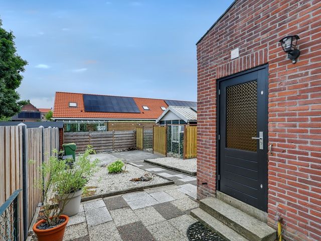 Schenkeldijk 15, Strijen