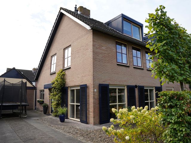 Regulus 8, Oostburg