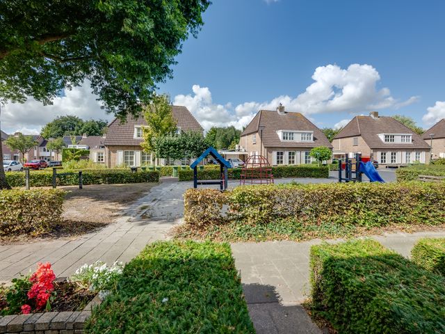 Scholverbos 24, Rijen