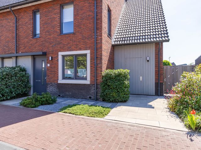 Smaragd 27, Roelofarendsveen