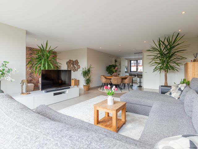 Smaragd 27, Roelofarendsveen