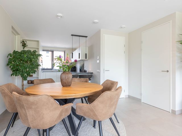 Smaragd 27, Roelofarendsveen