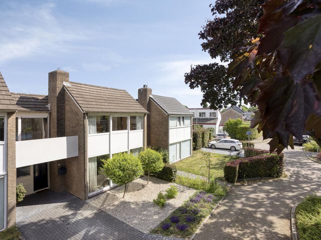 Burgemeester van Lyndenpark 73, Valburg