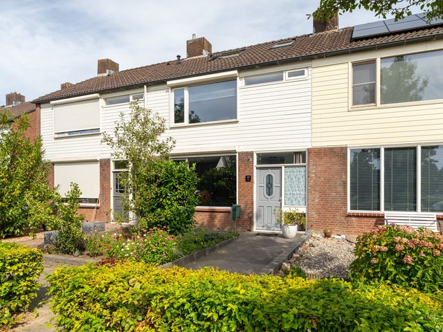 Hoefstraat 44, Genderen