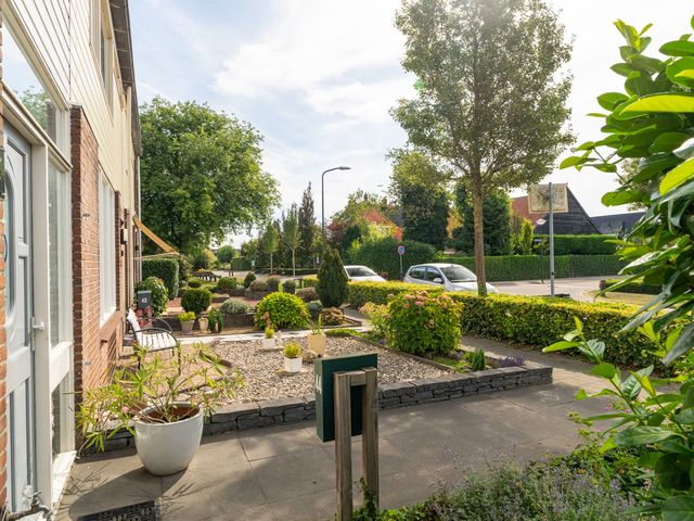 Hoefstraat 44, Genderen