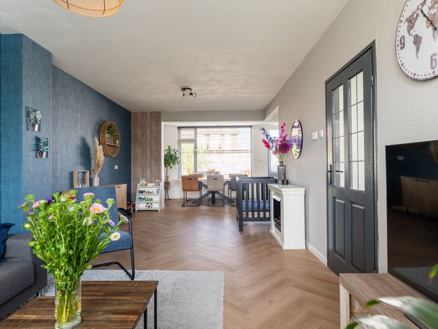 Hoefstraat 44, Genderen
