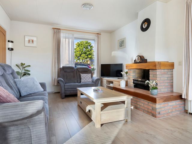 Anjerstraat 1, Nieuw-Buinen
