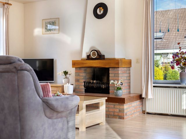 Anjerstraat 1, Nieuw-Buinen