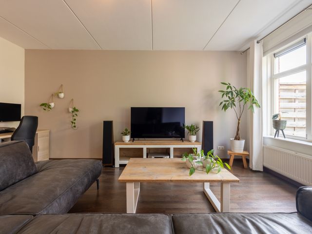 Citroenvlinder 22, Holten