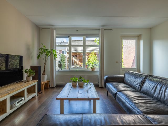 Citroenvlinder 22, Holten