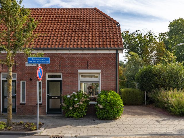 Burgemeester van der Borchstraat 1, Holten