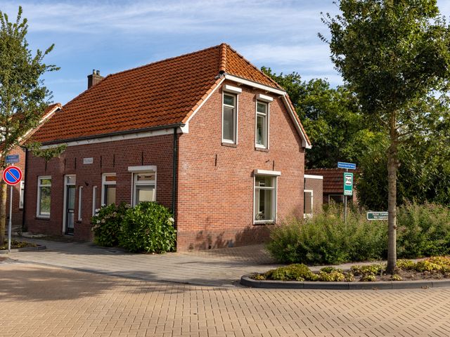 Burgemeester van der Borchstraat 1, Holten