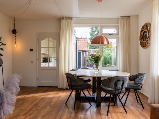 Burgemeester van der Borchstraat 1, Holten