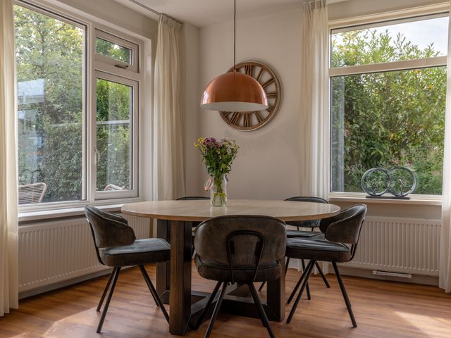 Burgemeester van der Borchstraat 1, Holten
