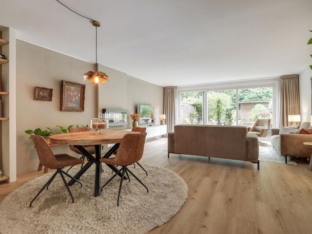 Zandbos 99, Hoofddorp