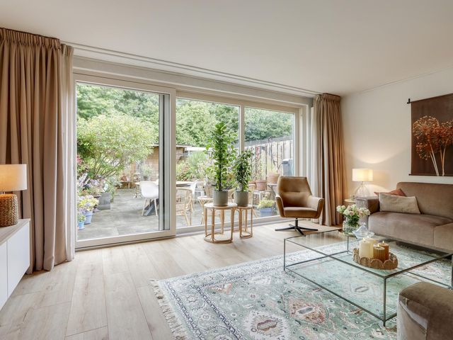 Zandbos 99, Hoofddorp