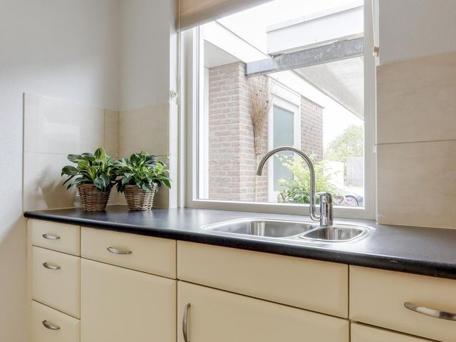 Zandbos 99, Hoofddorp