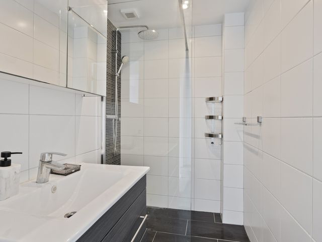 Volendamlaan 1096, Den Haag