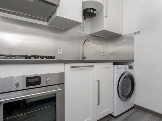 Volendamlaan 1096, Den Haag