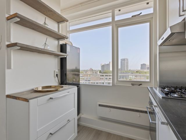 Volendamlaan 1096, Den Haag