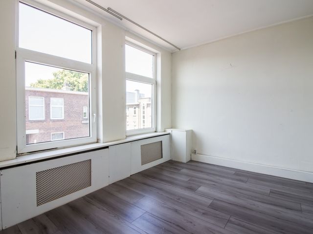Larensestraat 78, 's-Gravenhage