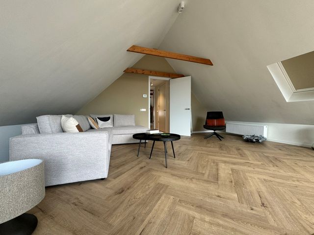 'T Glop 5D, Hoorn