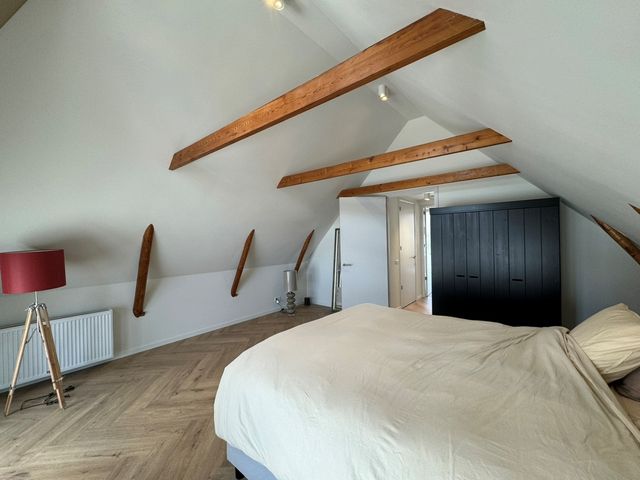 'T Glop 5D, Hoorn