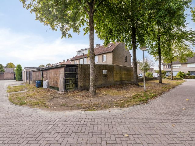Antoniusstraat 17, Oost West En Middelbeers
