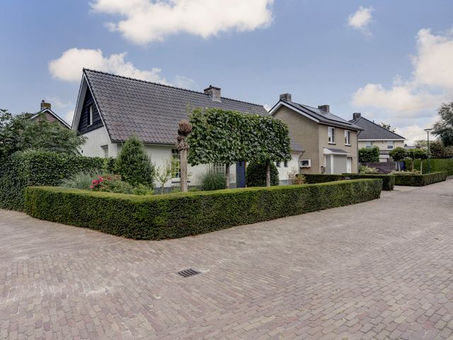 Kerkepad 13, Hapert