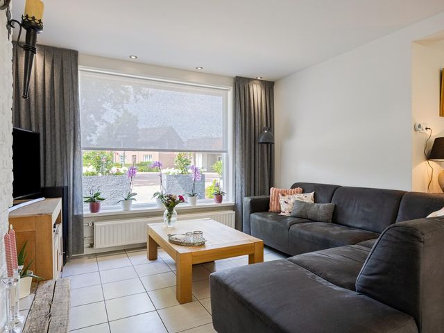 Deken van der Cammenweg 1, Heesch