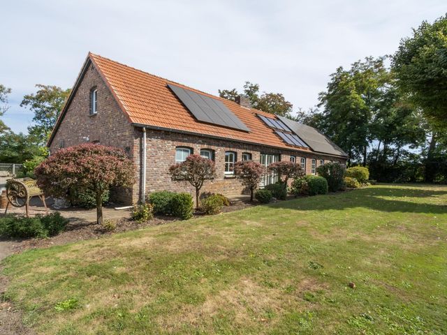 Grensweg 9, Stramproy