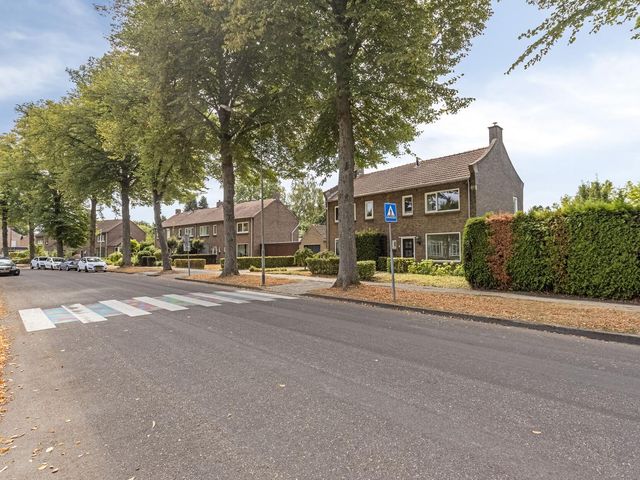 Meeuwenlaan 27, Geleen