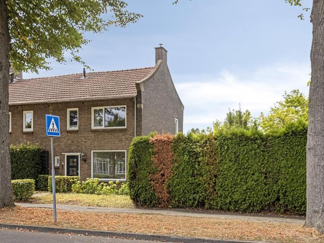 Meeuwenlaan 27, Geleen