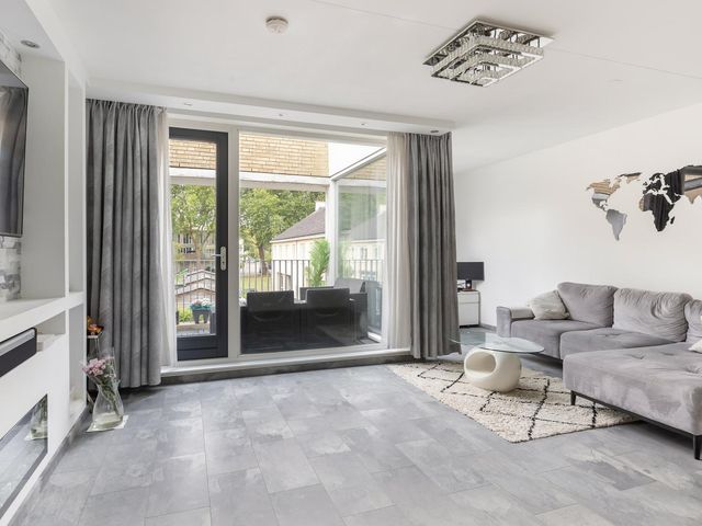 Doornenburg 29, Rotterdam