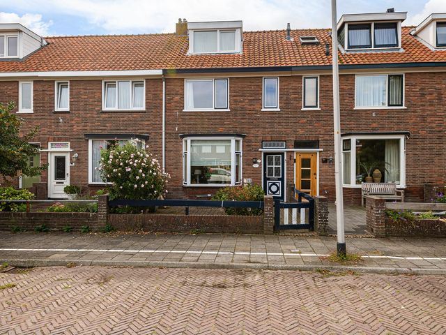 Kamperfoelieplein 25, Katwijk