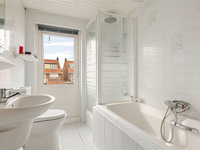 Kamperfoelieplein 25, Katwijk