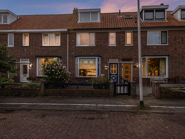 Kamperfoelieplein 25, Katwijk