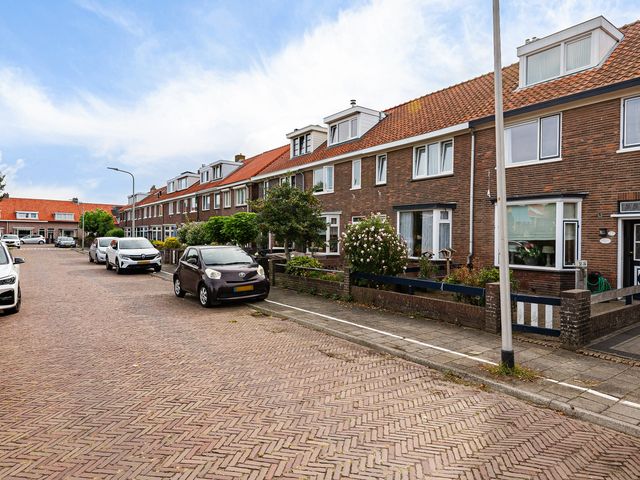 Kamperfoelieplein 25, Katwijk