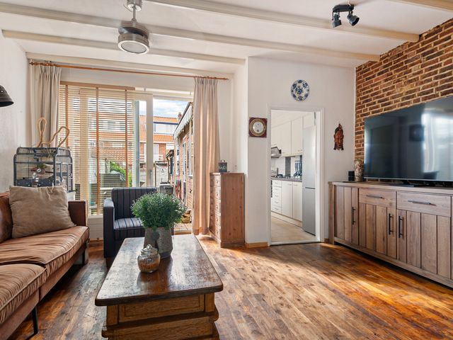 Kamperfoelieplein 25, Katwijk