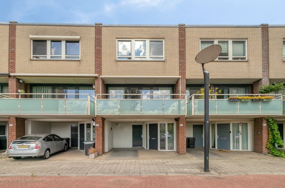 Joop Den Uyllaan 110
