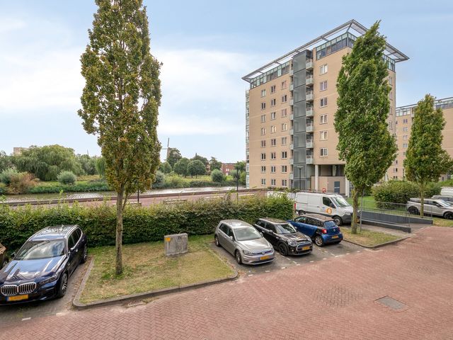 Joop Den Uyllaan 110, Schiedam