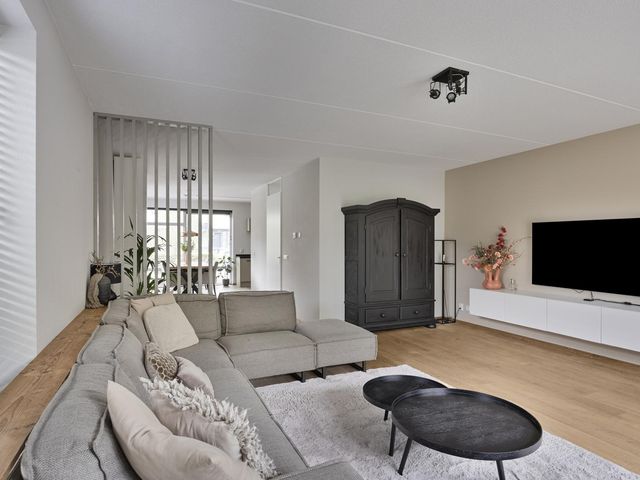 Mierberg 30, Roosendaal