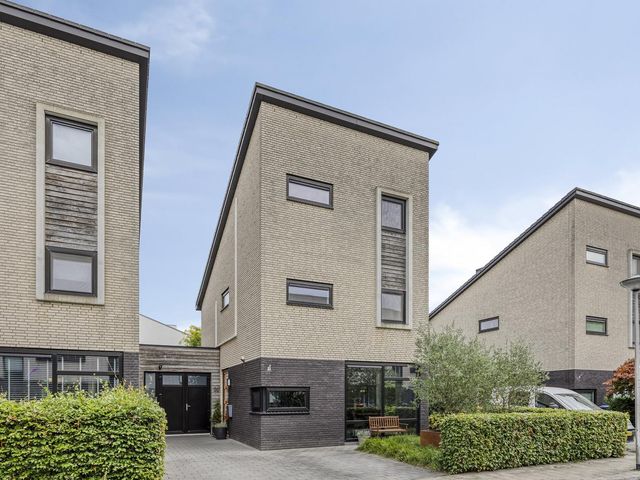 Mierberg 30, Roosendaal