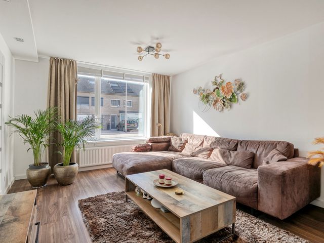 Ledeackerstraat 18, Tilburg