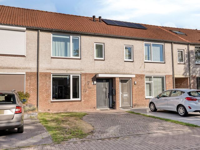 Ledeackerstraat 18, Tilburg