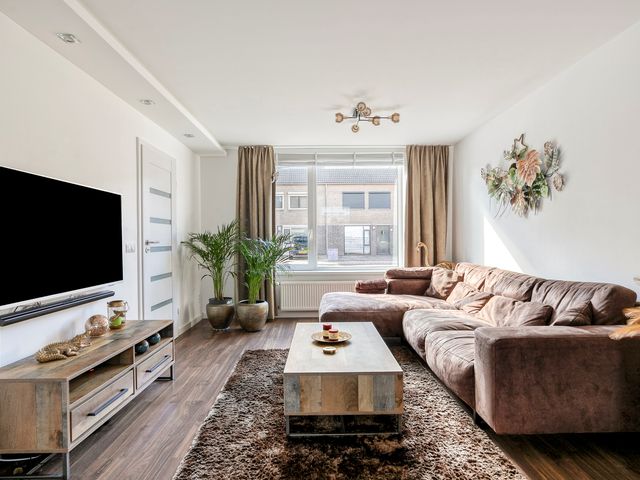 Ledeackerstraat 18, Tilburg