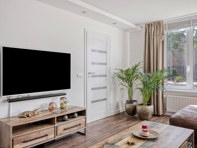 Ledeackerstraat 18, Tilburg