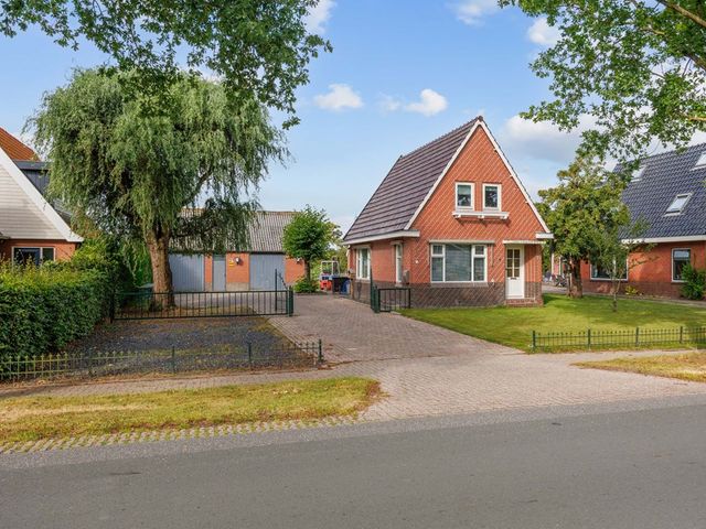 Van Akenwei 25, Siegerswoude