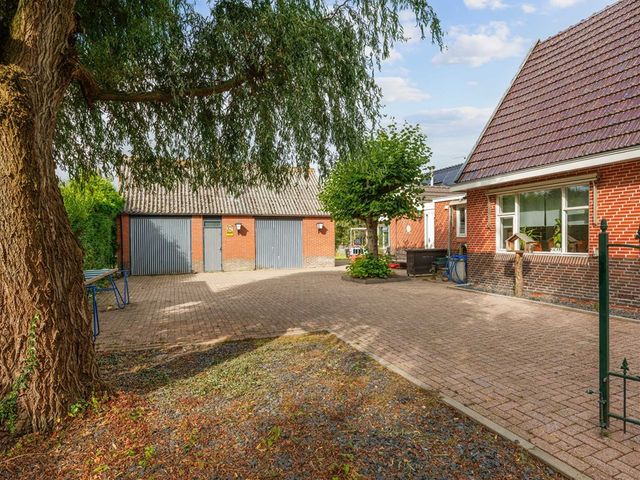 Van Akenwei 25, Siegerswoude