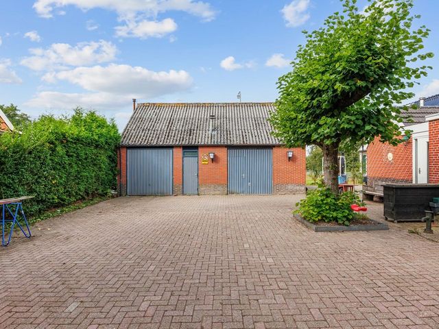 Van Akenwei 25, Siegerswoude